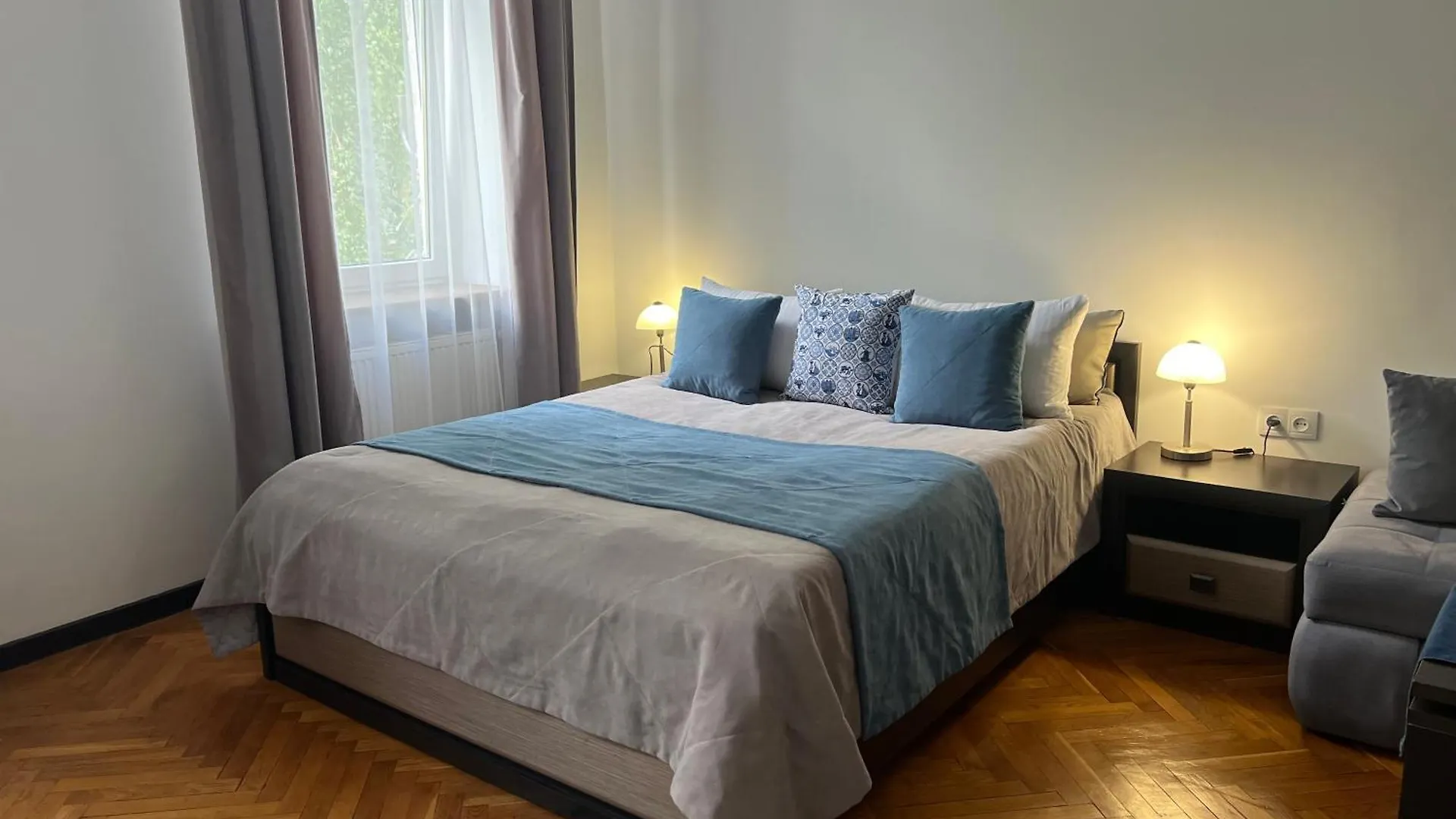 Wonderful Apartment Near The Old City contacts